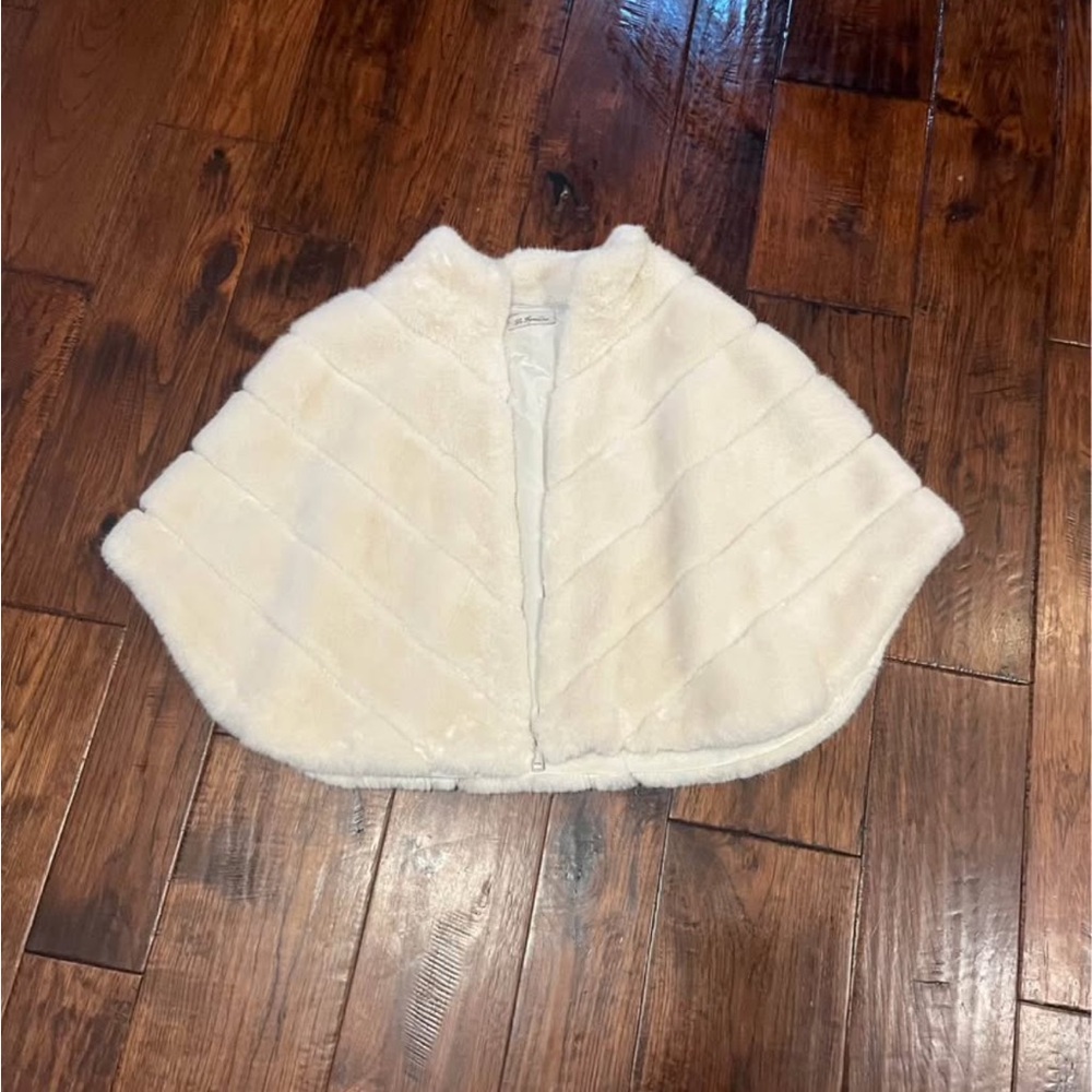 La Fiorentina Ivory Faux Fur Cape